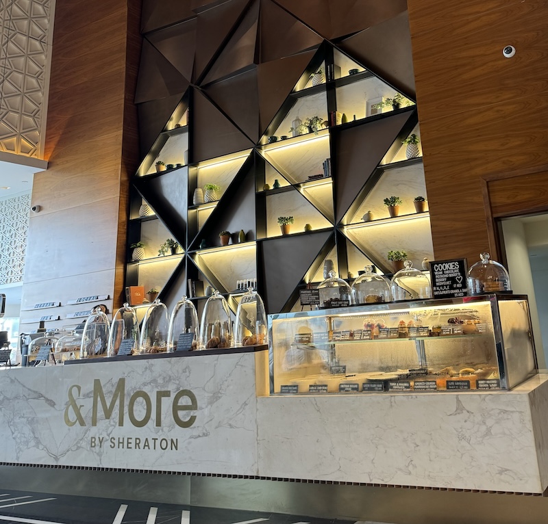 Sheraton Grand Hotel, Dubai Lobby cafe